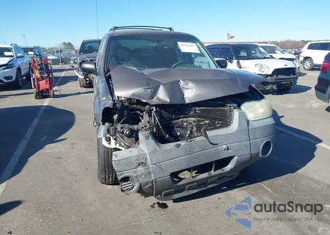 2005 Ford Escape Xls z USA, uszkodzony, nr VIN 1FMYU92Z85KA84745